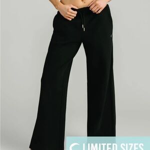 Zyia Black Retreat Wide Leg Joggers Medium 32"